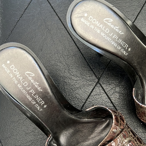 DONALD J PLINER Heels - Picture 2 of 6